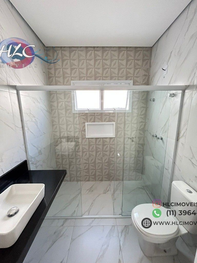 Casa em Condomínio de Luxo em Jundiaí-SP, 3 quartos, 1 suíte, 3 banheiros, 2 vag