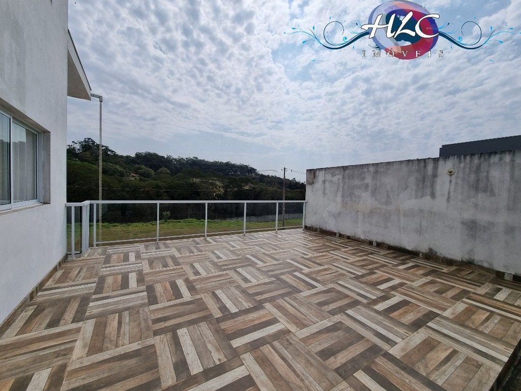 Casa espaçosa em condomínio com 3 dormitórios e área de lazer completa - Residen