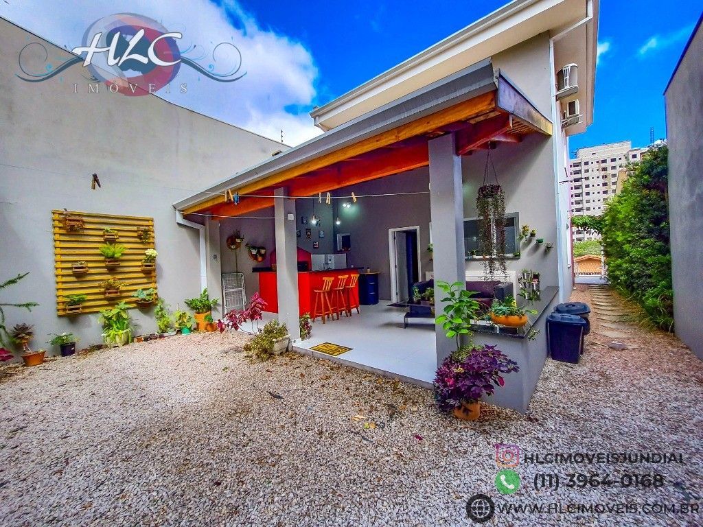 Descubra o Encanto: Casa de 3 dormitórios, sendo 1 suíte e 4 vagas de garagem, n