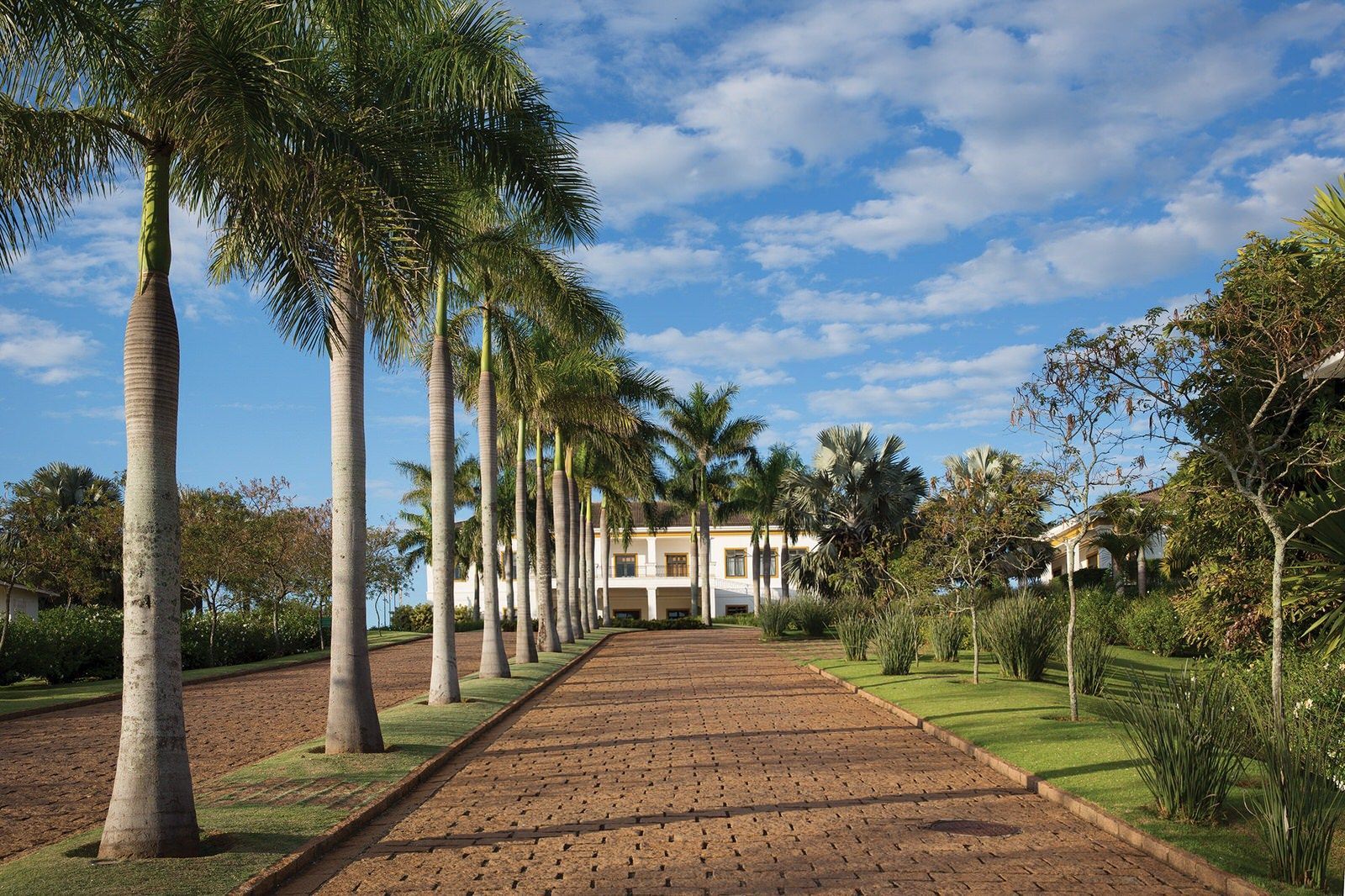 Venda maravilhoso terreno em frente ao campo de golfe ( com 
