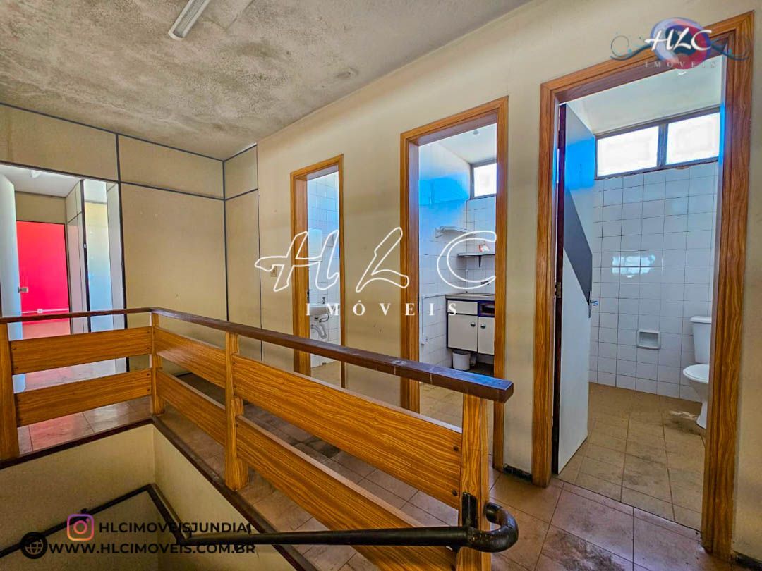 Galpão para aluguel com 1.984m² doca, mezanino e entrada par