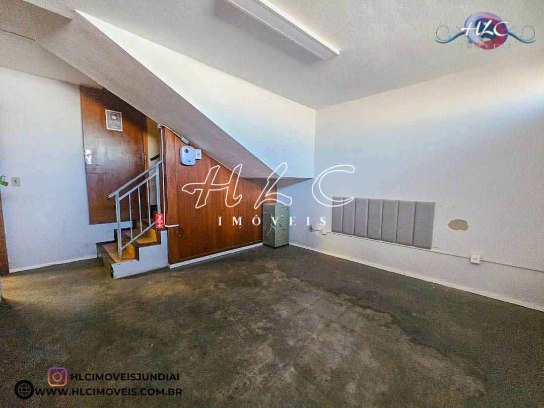 Galpão para venda com 1.984m² doca, mezanino e entrada para 