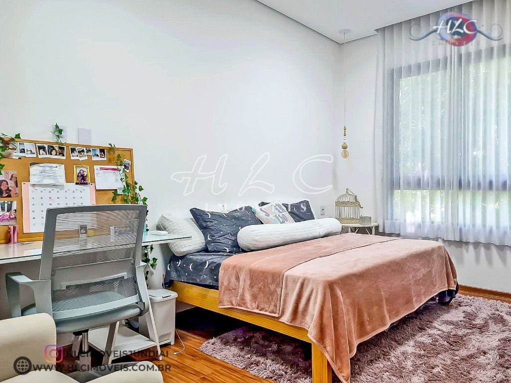 Linda residência com vista para a mata à venda no condomínio Terras de Santa Ter