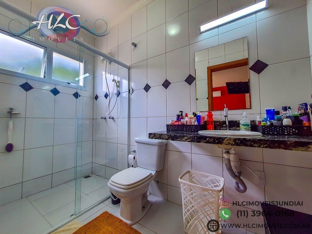 Descubra o Encanto: Casa de 3 dormitórios, sendo 1 suíte e 4 vagas de garagem, n