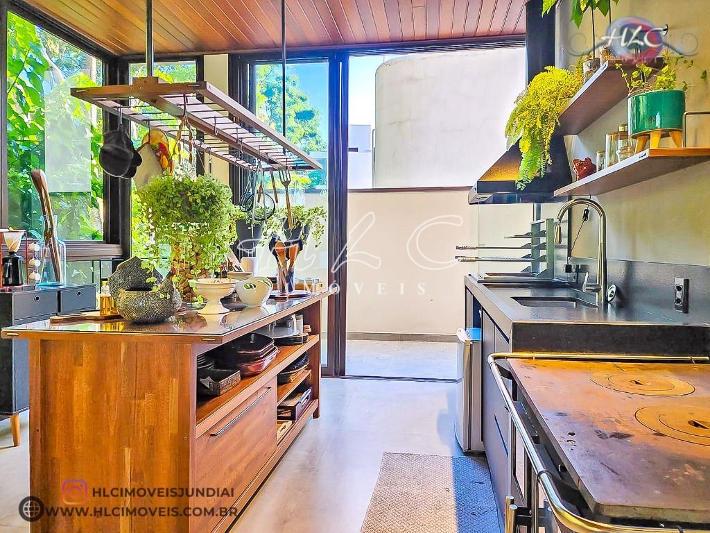 Linda residência com vista para a mata à venda no condomínio Terras de Santa Ter