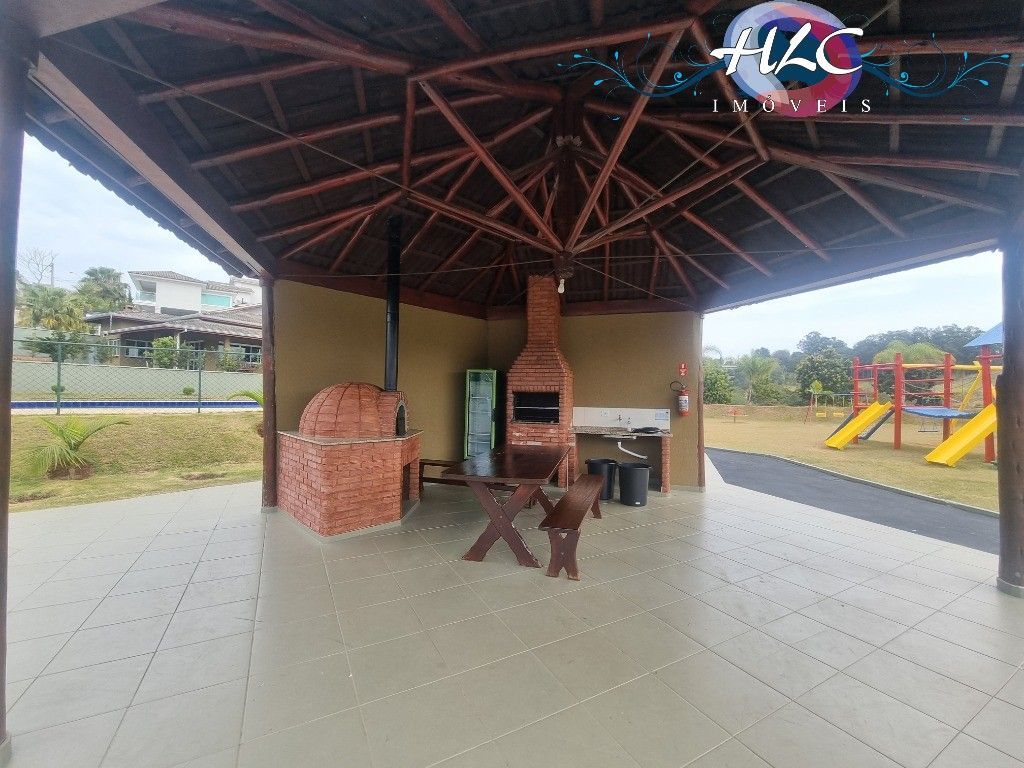 Casa espaçosa em condomínio com 3 dormitórios e área de lazer completa - Residen
