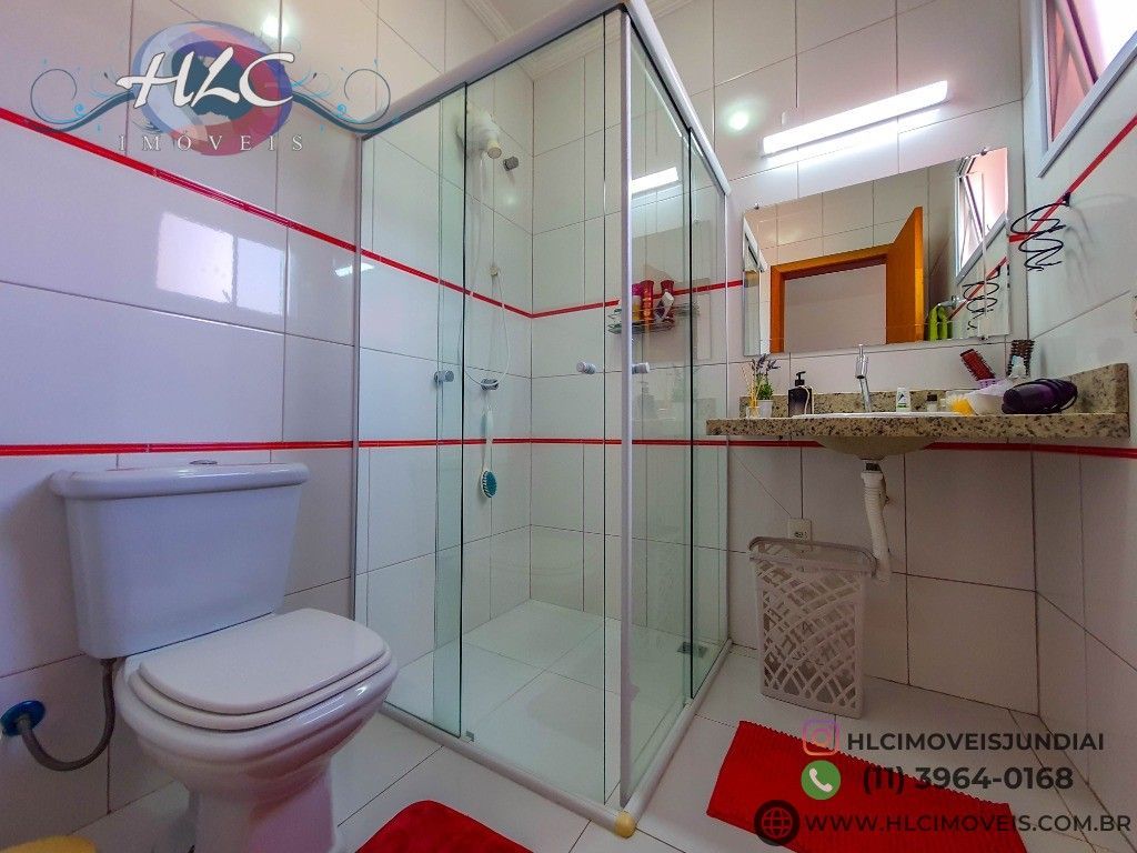 Descubra o Encanto: Casa de 3 dormitórios, sendo 1 suíte e 4 vagas de garagem, n