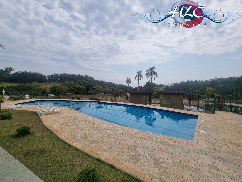 Casa espaçosa em condomínio com 3 dormitórios e área de lazer completa - Residen