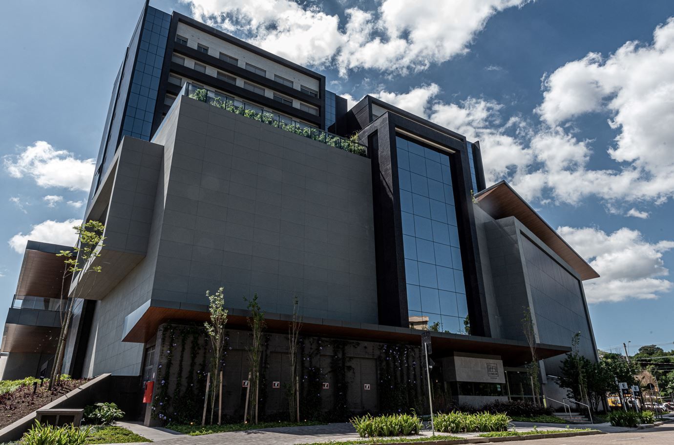 Sala comercial de frente no Linked Teresópolis