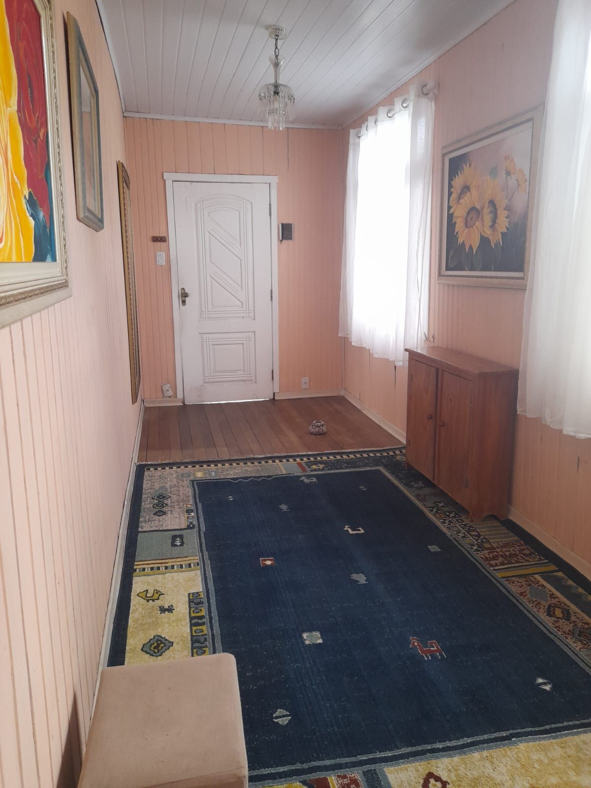 Casa mista, 4 dormitórios, sendo 1 suíte.