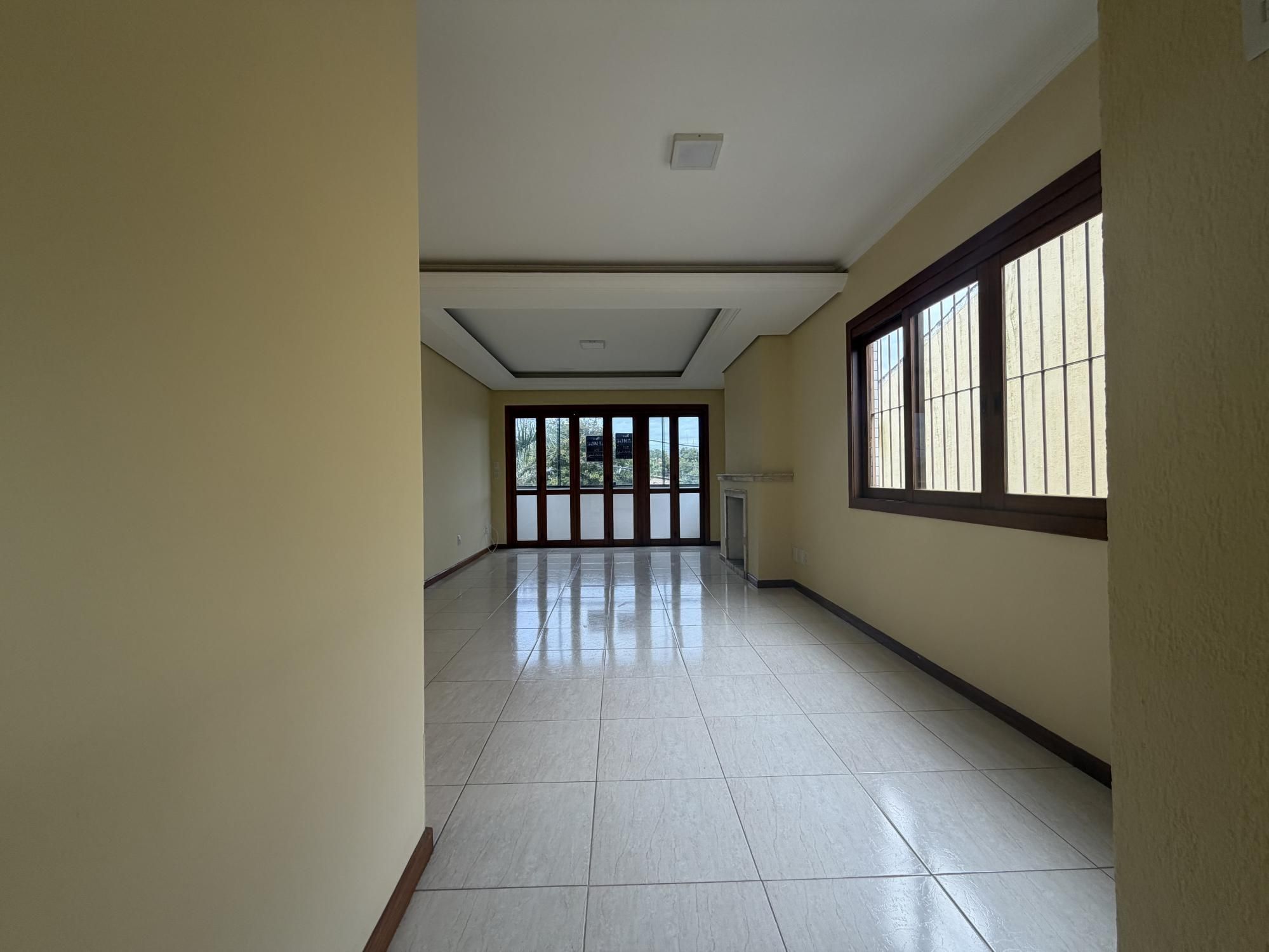 Apartamento Garden com 2 dormitórios, sendo 1 suíte, churrasqueira e lareira,  2 vagas de garagem cobertas.
