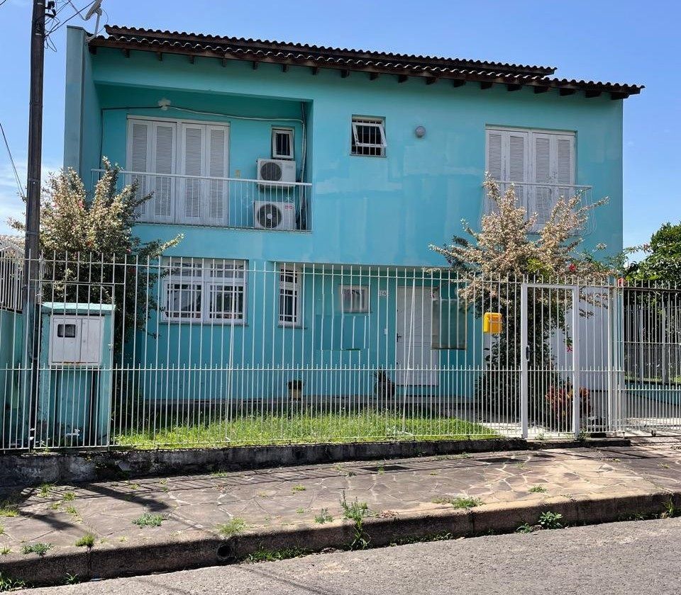 Casa com 356m², 4 dormitórios no bairro Vila Nova em Porto Alegre para Comprar
