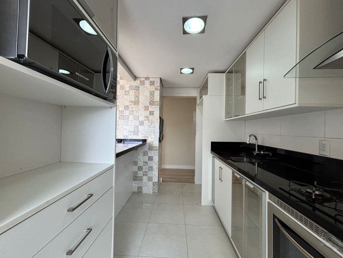 Apartamento com 2 dormitórios sendo 1 suíte, com churrasqueira e vaga coberta. — foto 5