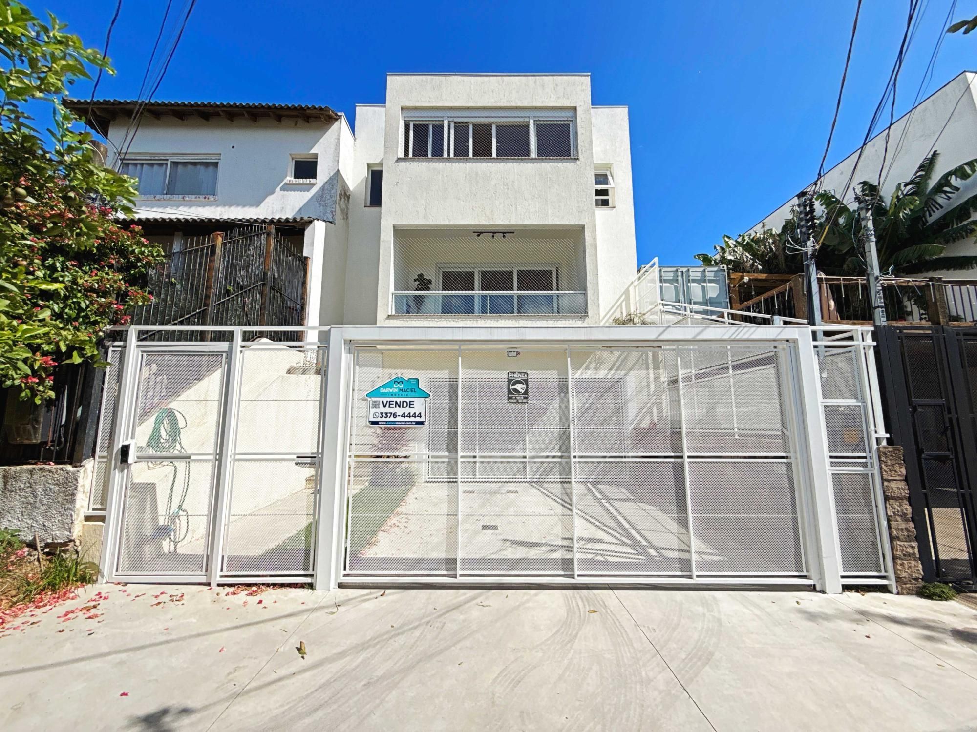 Linda residência com  3 dormitórios, sendo 1 suíte, com Linda Vista do Bairro.