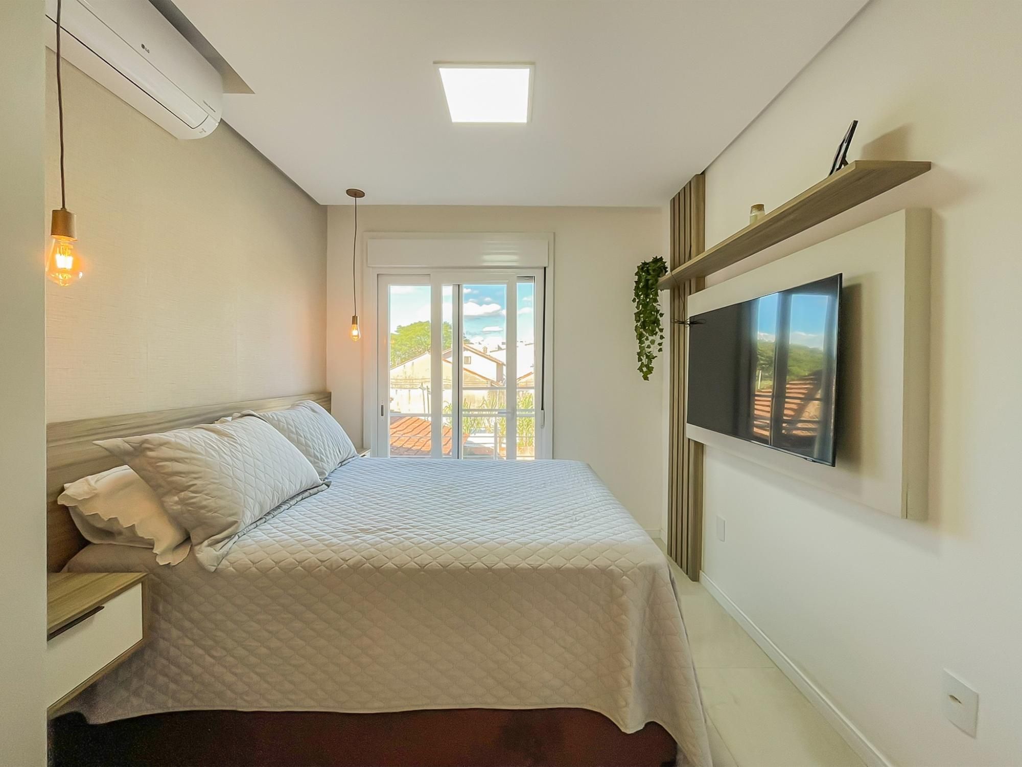 Casa de Condomínio, 2 dormitórios no bairro Tristeza em Porto Alegre para Comprar