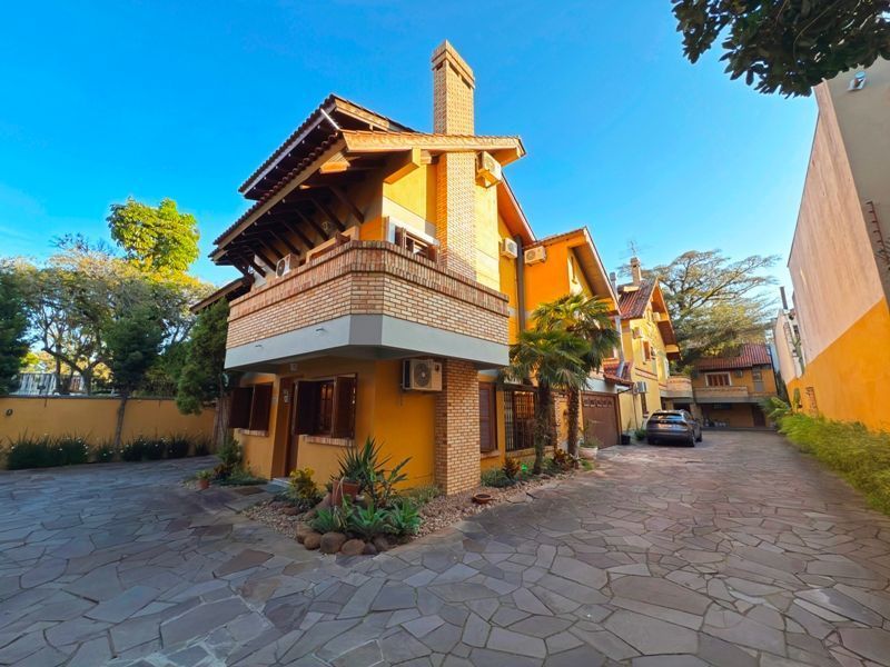 Casa Condominio com 3 dormitórios, sendo 1 suites, 2 vagas - Pedra Redonda