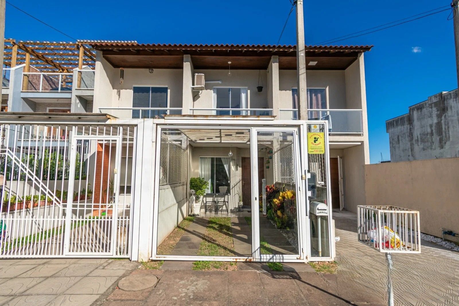 Excelente sobrado, semimobiliado,  com 77m², 2 dormitórios e 1 vaga de garagem. À venda no Hípica Boulevard – Zona Sul.