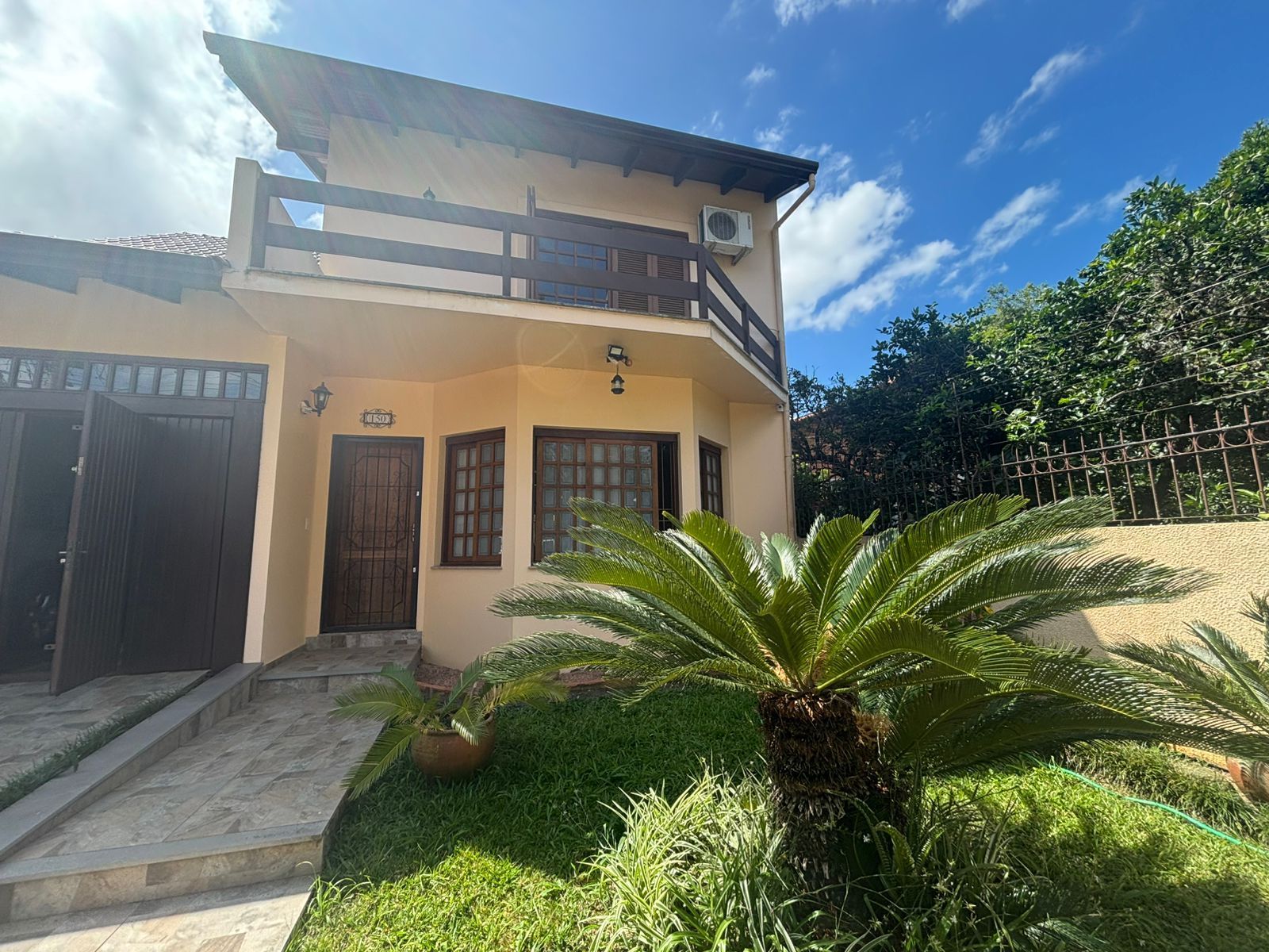 Casa 4 dormitórios no bairro Ipanema