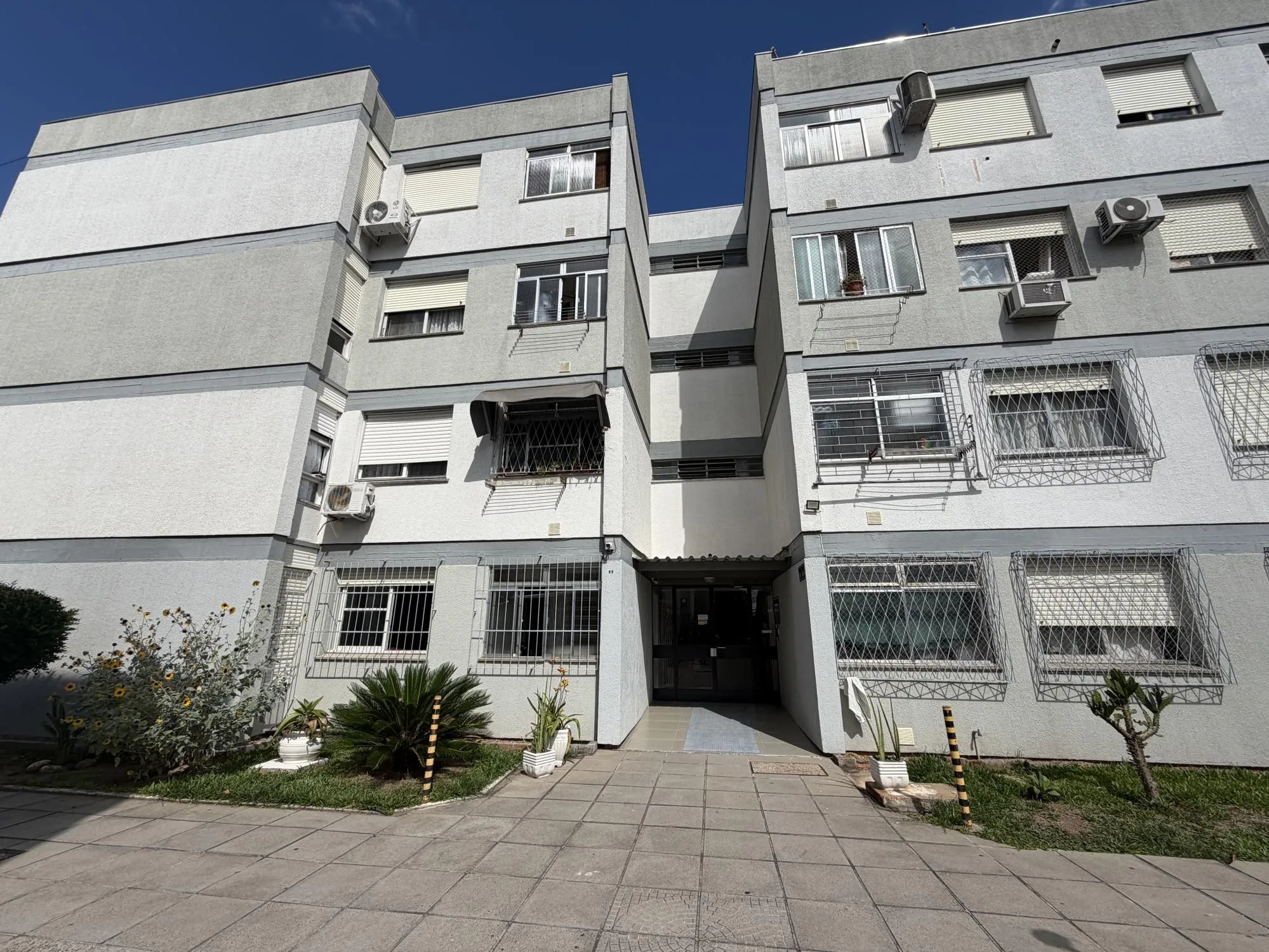 Apartamento, 2 dormitórios no bairro Camaquã em Porto Alegre para Comprar