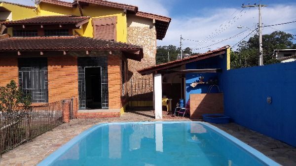 Casa em Porto Alegre, no bairro Aberta dos Morros, com 4 dormitório(s), e 4 banh