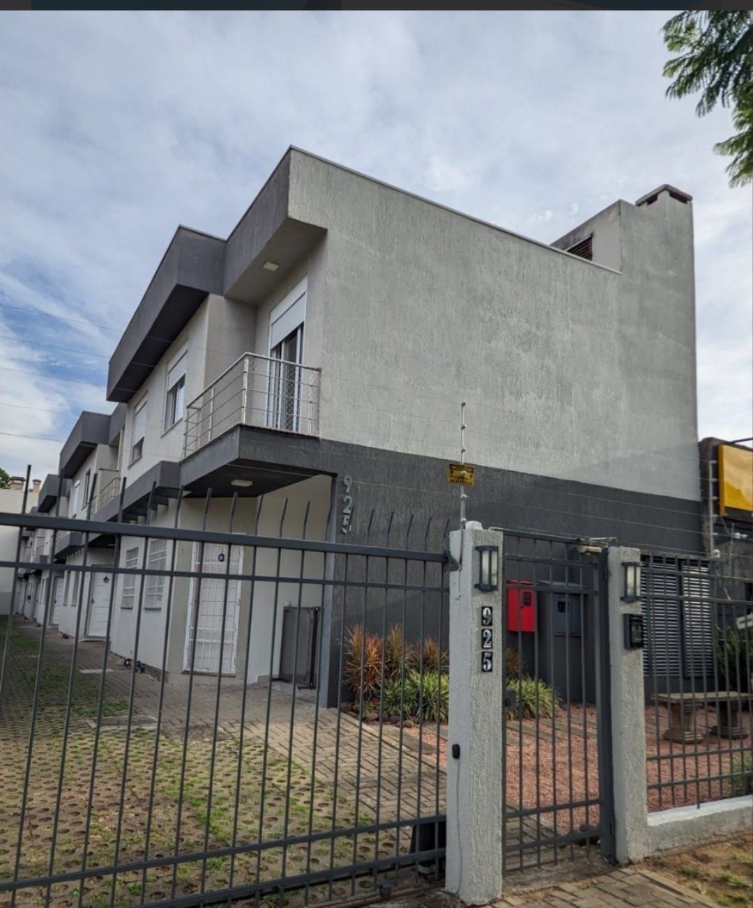 Excelente sobrado em condomínio na Tristeza