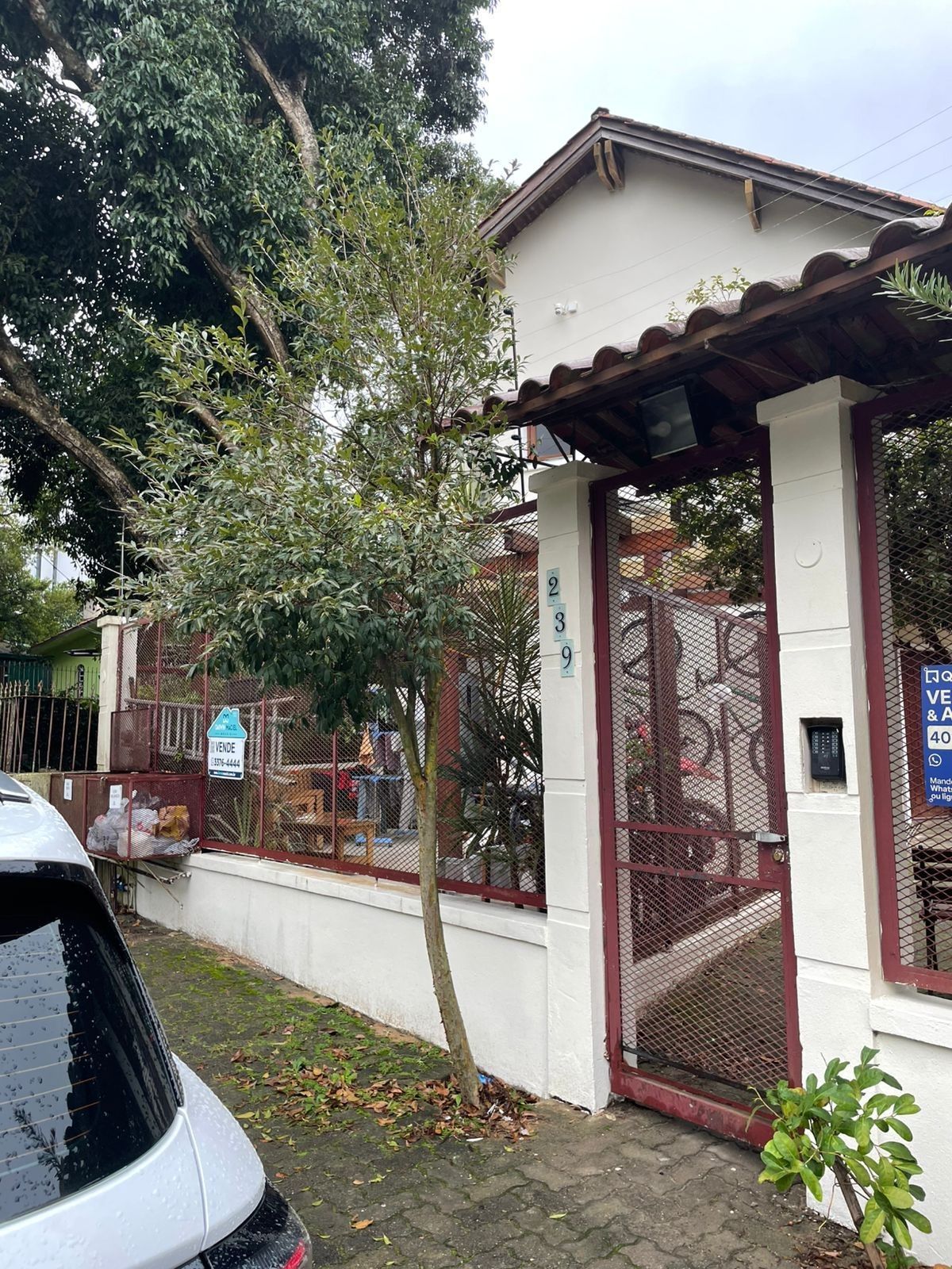 CASA EM CONDOMÍNIO FECHADO NO IPANEMA COM 2 DORMITORIOS 3 BANHEIROS