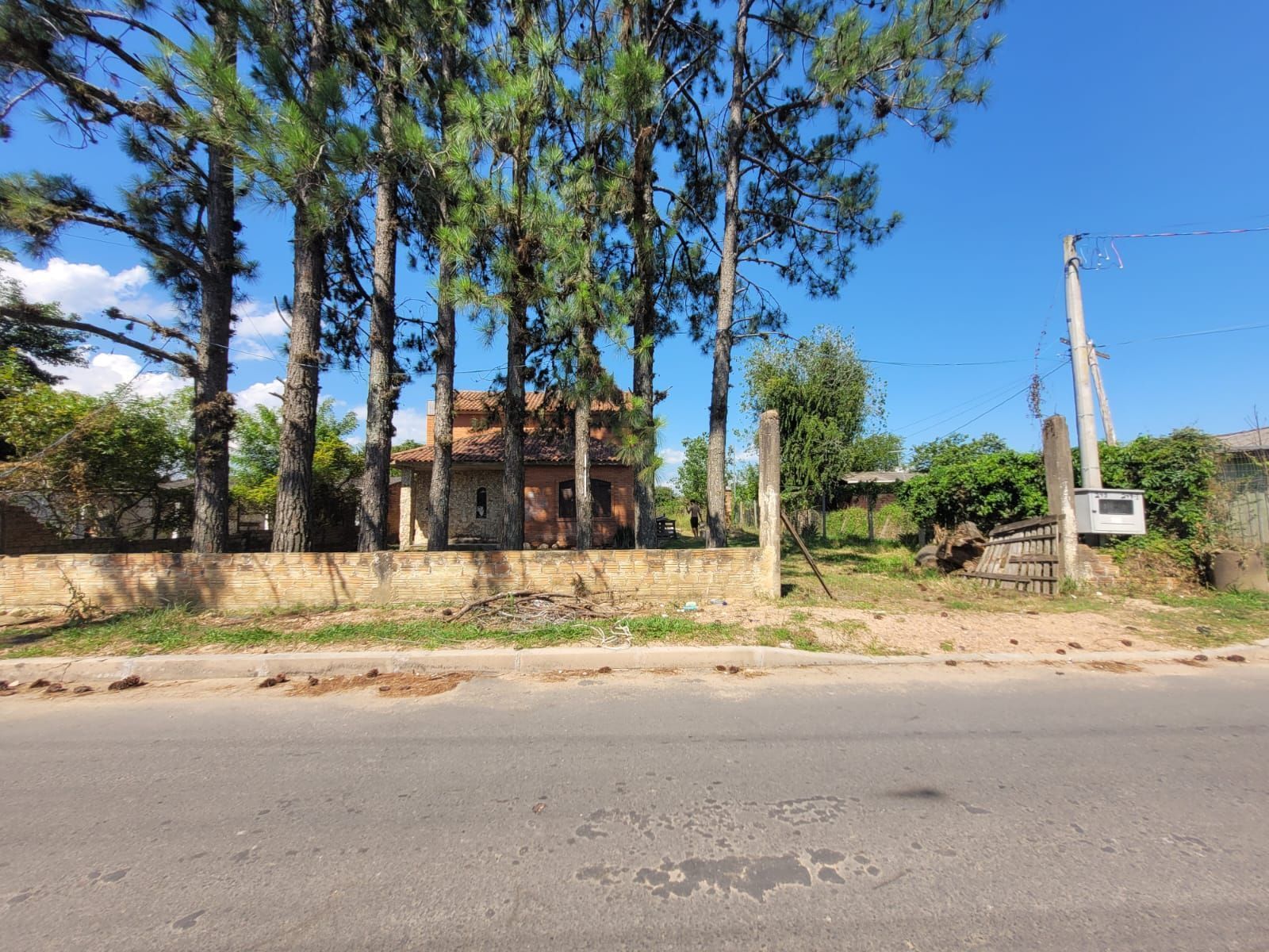 Ótimo terreno com casa na Ponta Grossa.
