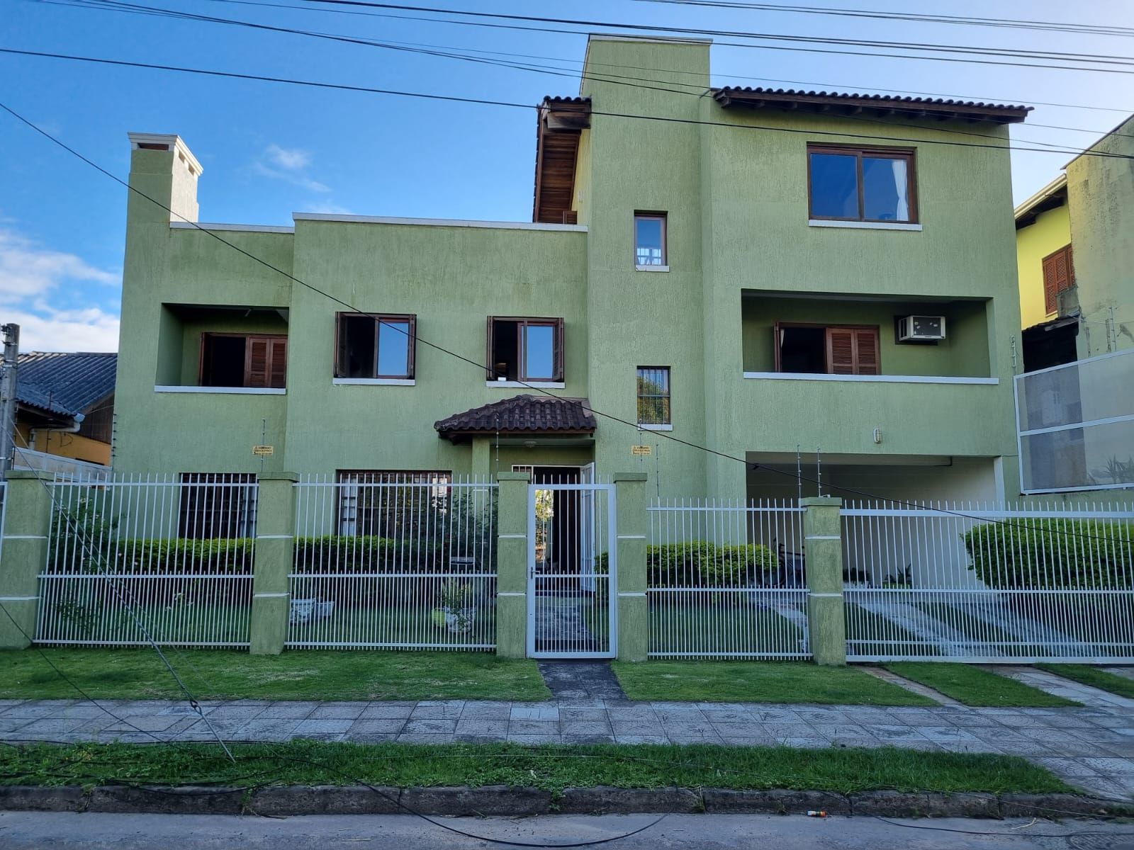 Sobrado 4 dormitórios à venda Camaquã Porto Alegre/RS