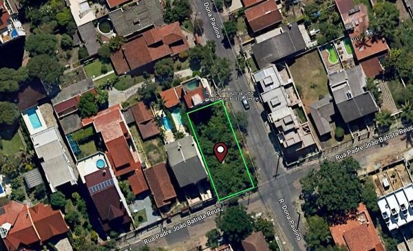 Terreno em Porto Alegre, no bairro Tristeza, à venda.