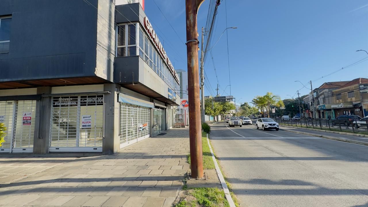 Excelente loja comercial na avenida Teresópolis, com sobreloja, 2 banheiros