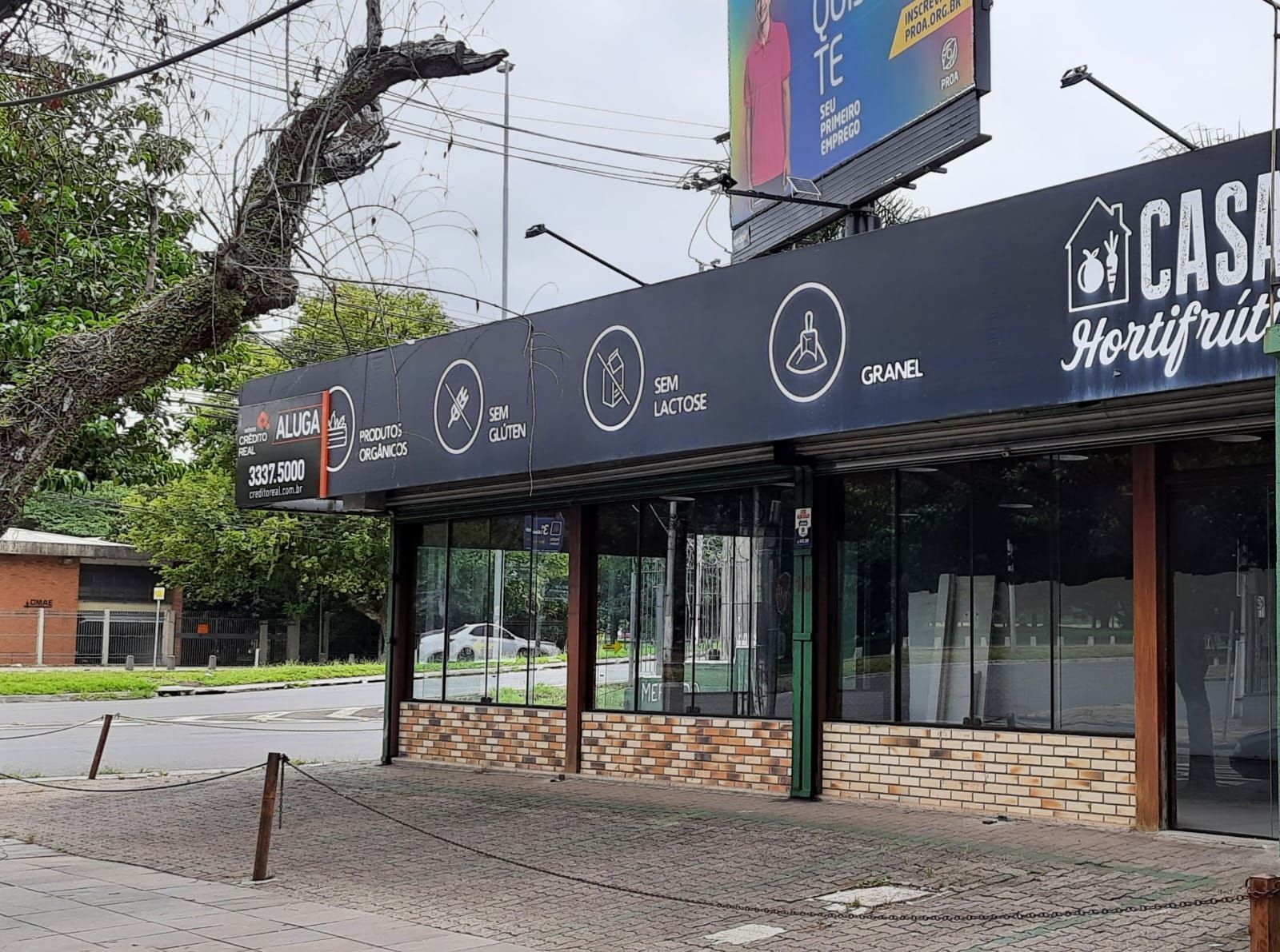 Prédio comercial à venda com 150m² e 10 vagas, no bairro Menino Deus em Porto Al