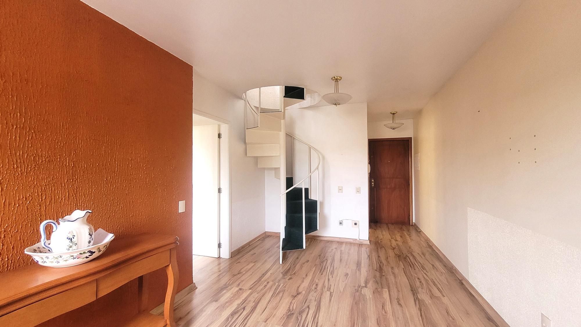Excelente cobertura com 154m² de área privativa, 2 dormitórios e 1 vaga de garagem, localizada no bairro Menino Deus. — foto 2