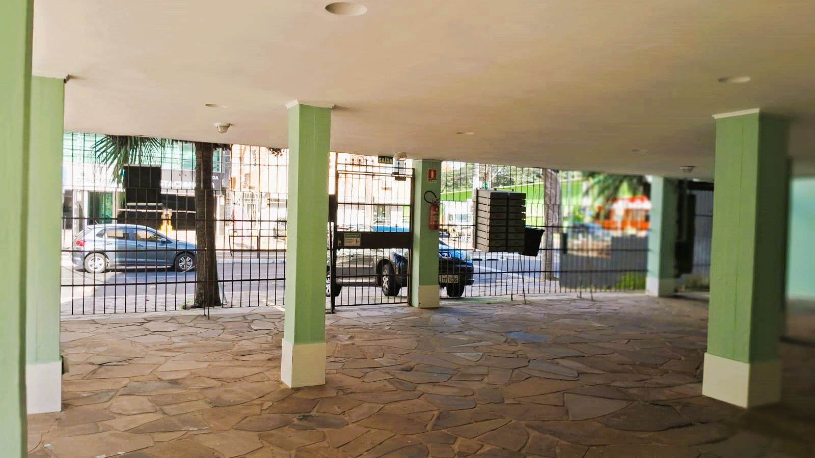 Lindo Apartamento com 1 dormitório no Bairro Menino Deus. — foto 3