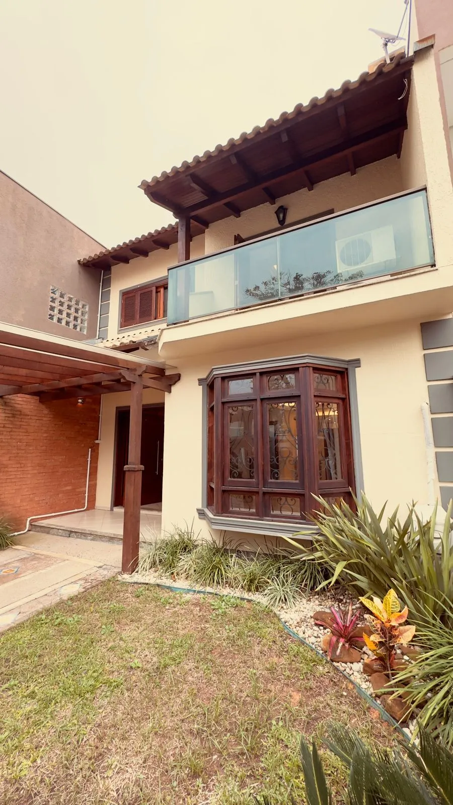 Casa, 3 dormitórios no bairro Hípica em Porto Alegre para Comprar
