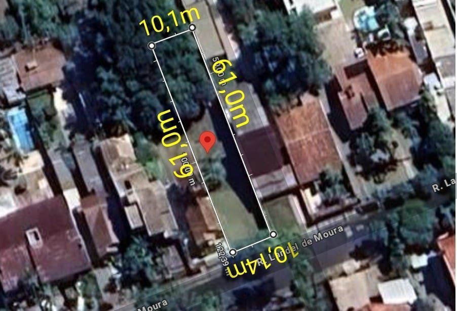 Excelente terreno localizado. O lote com medidas de 10,50 metros de testada por 