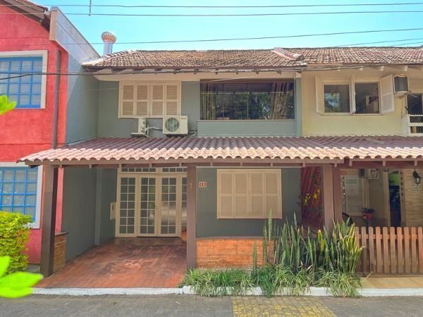 Casa de Condomínio, 2 dormitórios no bairro Cavalhada em Porto Alegre para Comprar
