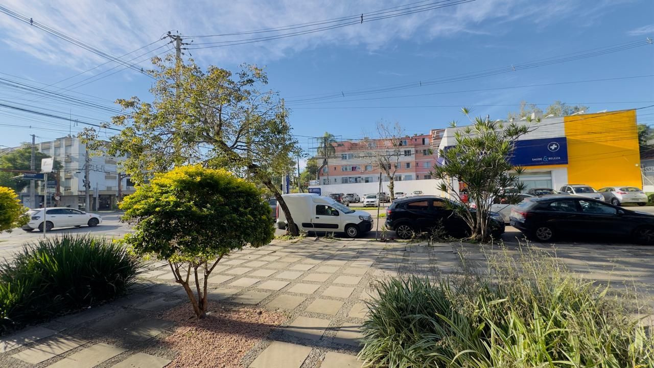 Excelente loja comercial na avenida Teresópolis, com sobreloja, 2 banheiros