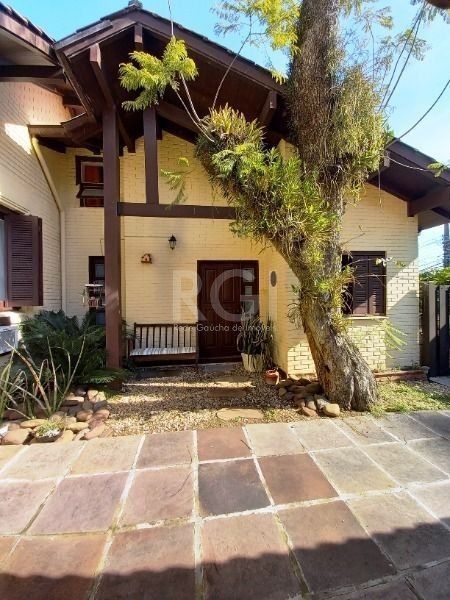Casa para Venda - 683.64m², 4 dormitórios, sendo 3 suites, 6 vagas - Tristeza