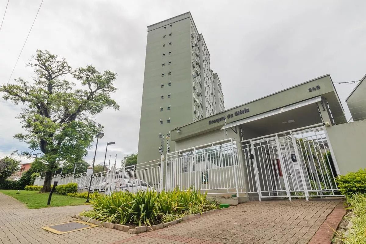 Apartamento 2 dormitórios, com suíte, churrasqueira, e vaga escriturada.