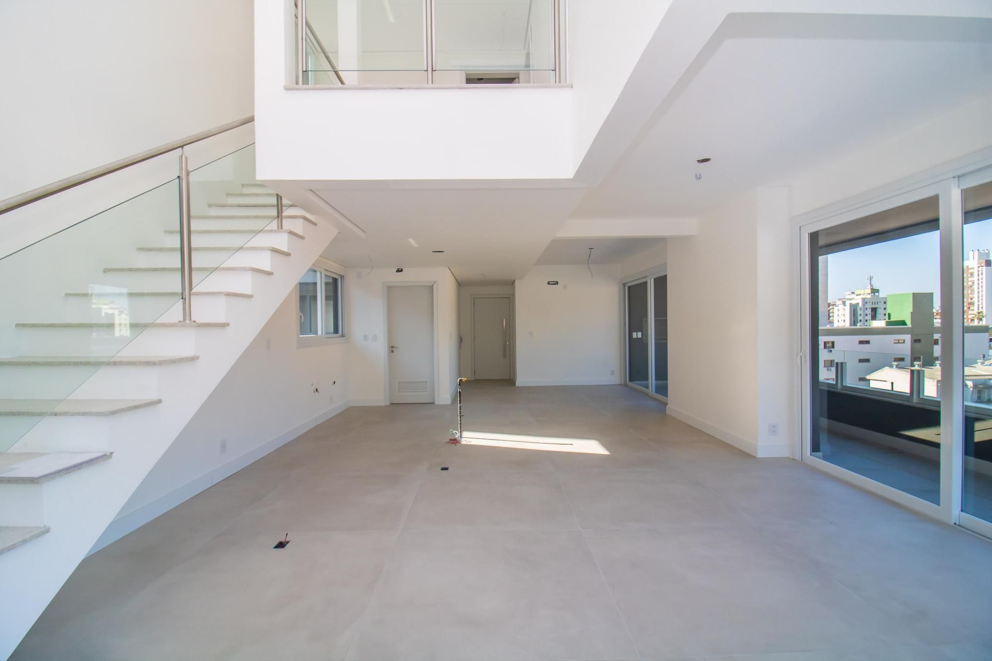 APARTAMENTO DUPLEX - 177m², 3 dormitórios, sendo 3 suites, Menino Deus