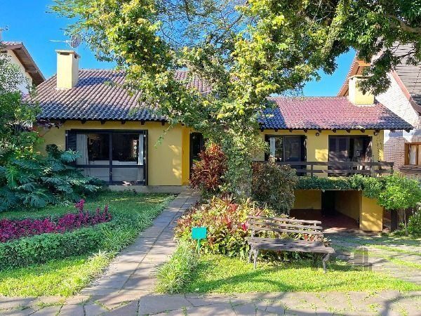 Casa Condominio em Porto Alegre, no bairro Cavalhada, com 4 dormitório(s), e 4 b