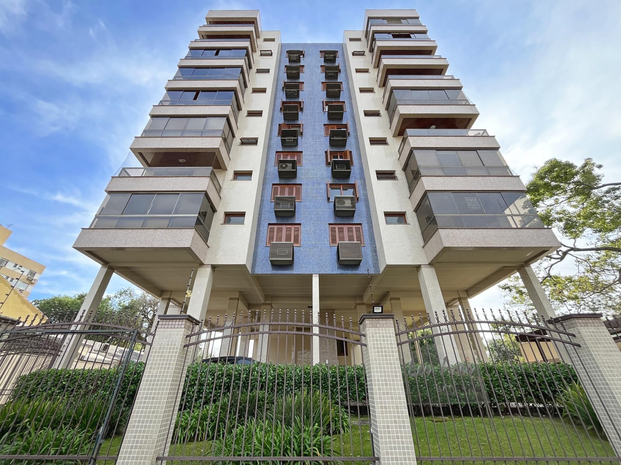 Apartamento na Tristeza  com 3 dormitórios, 1 suite, sacada , churrasqueira e 3 