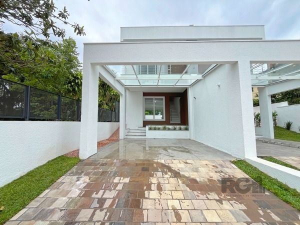 Casa em Porto Alegre, no bairro Vila Conceição, com 3 dormitório(s), à venda.