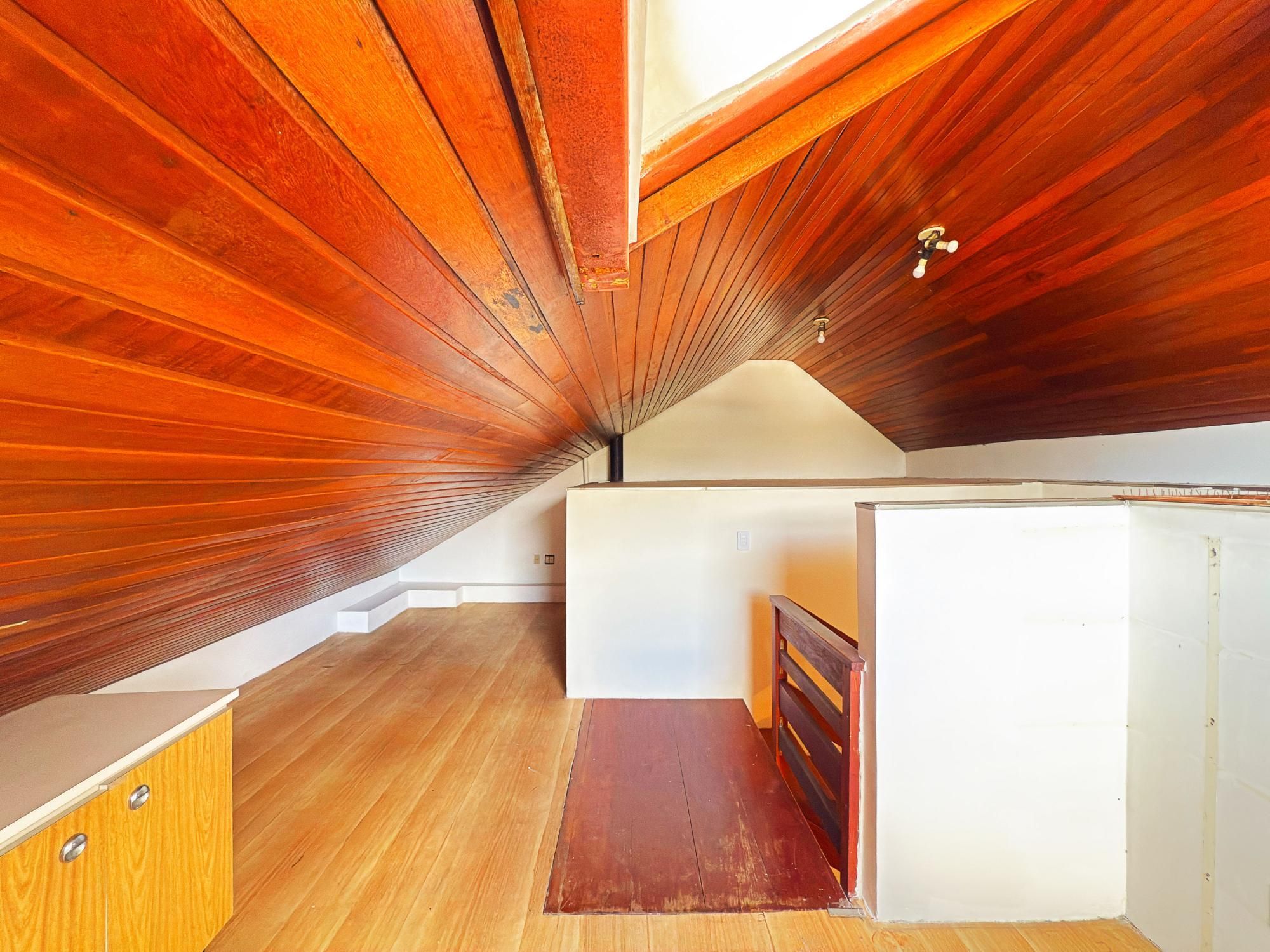 Casa em Condomínio  | 3 Dormitórios, Suíte, Lareira e Churrasqueira — foto 4