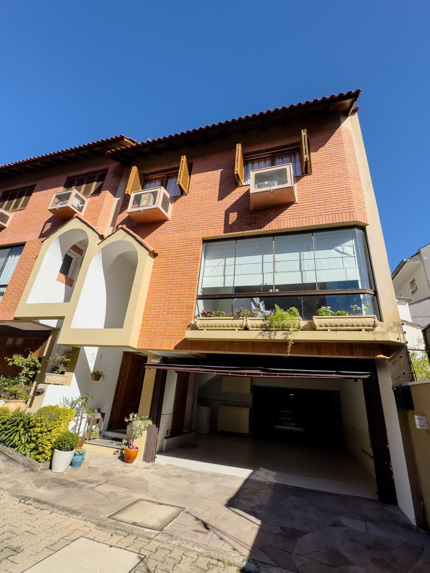 Casa em Condomínio com 3 dormitórios no bairro Vila Conceição.