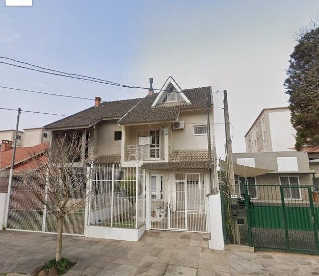 Casa em Ipanema com 2 dormitórios sendo 1 suíte.