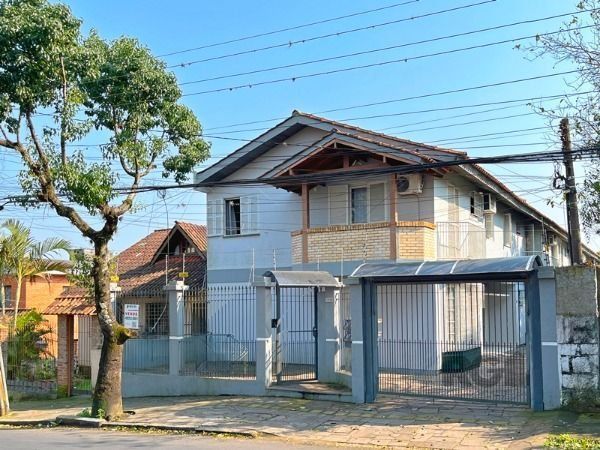 Casa Condominio em Porto Alegre, no bairro Tristeza, com 3 dormitório(s), e 3 ba