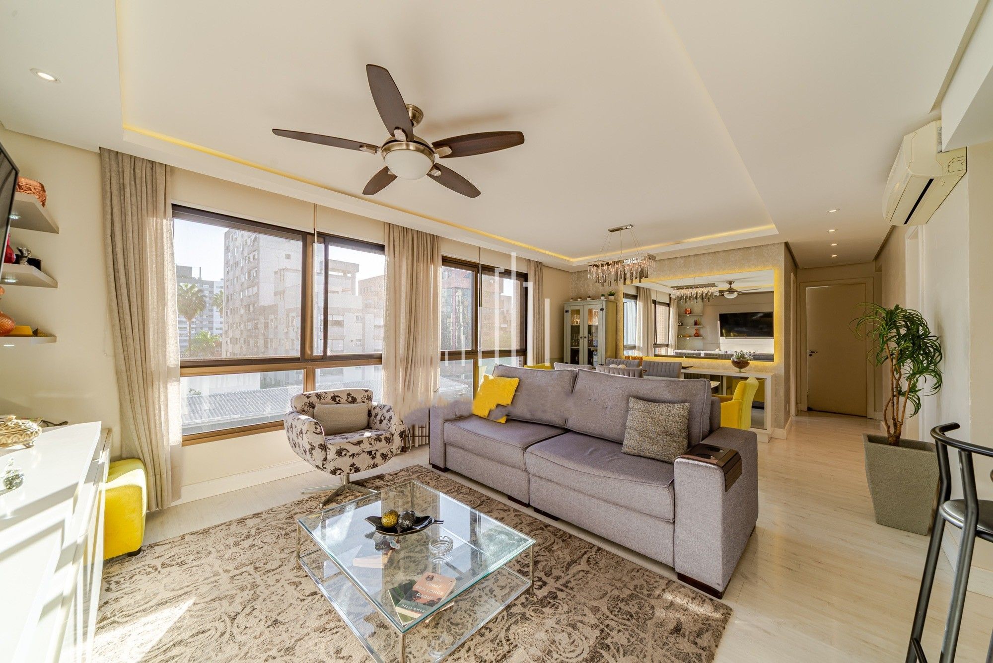 Apartamento com 86m², 3 dormitórios no bairro Menino Deus em Porto Alegre para Comprar