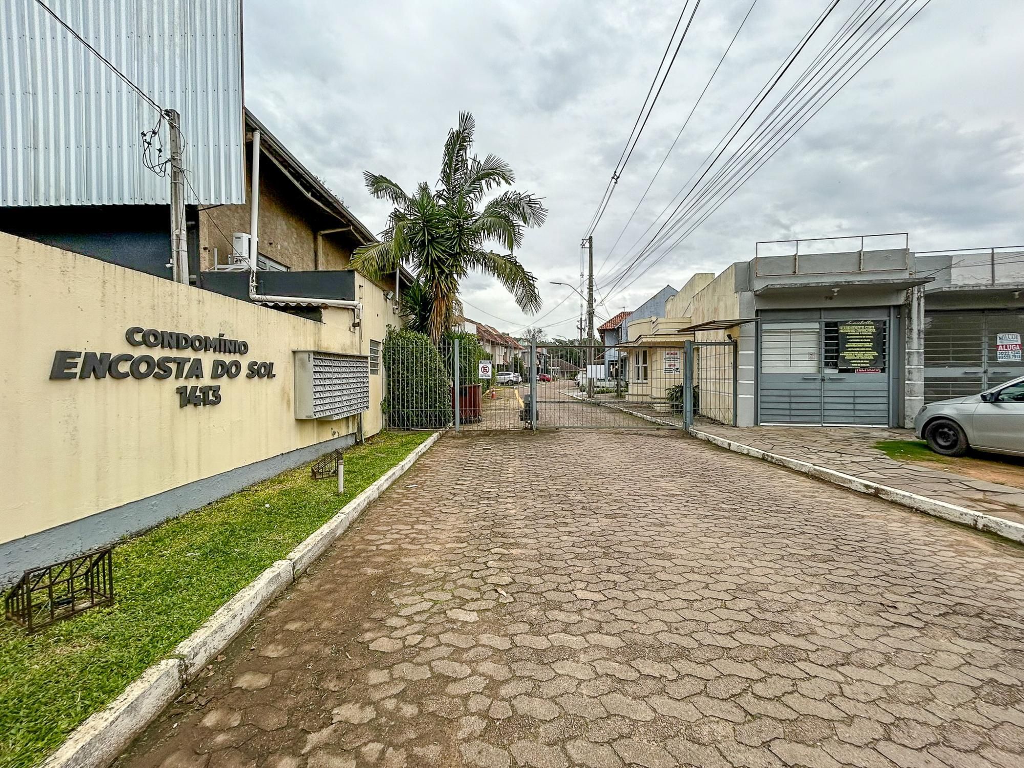 " Oportunidade " excelente Sobrado com piscina em Condomínio na Zona Sul em meio a natureza.