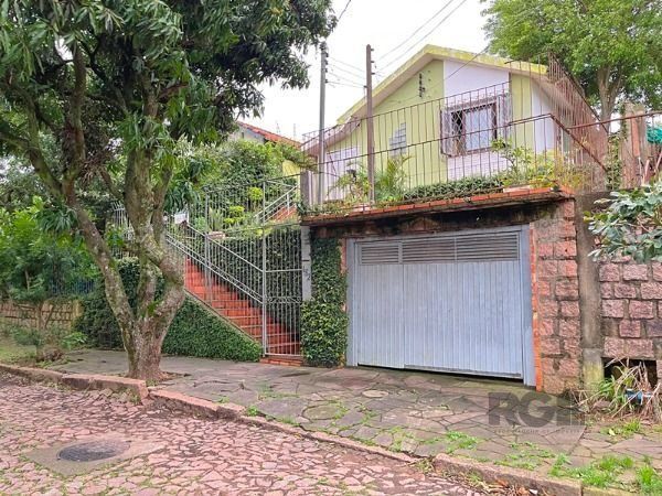 Casa em Porto Alegre, no bairro Cavalhada, com 4 dormitório(s), e 4 banheiros, à